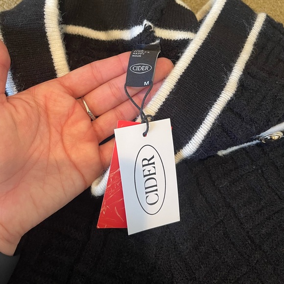 NWT Cider Black Knit mid waisted pattern shorts with with buttons size M - Picture 4 of 11